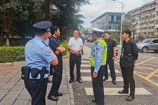 弗洛伦齐：莱奥不该错失这样的得分机会，欧联杯现在是我们的目标